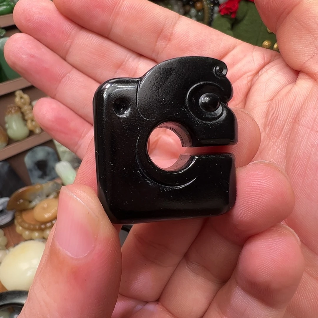 和田玉未镶嵌颈饰玉炁堂红标精雕款西瓜皮黑青玉猪龙34g+新品