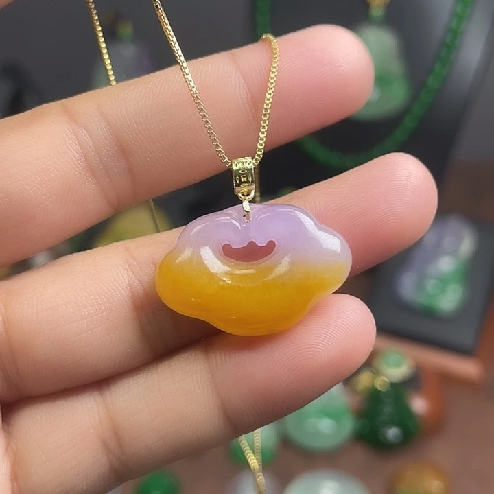 翡翠未镶嵌吊坠(赠链)