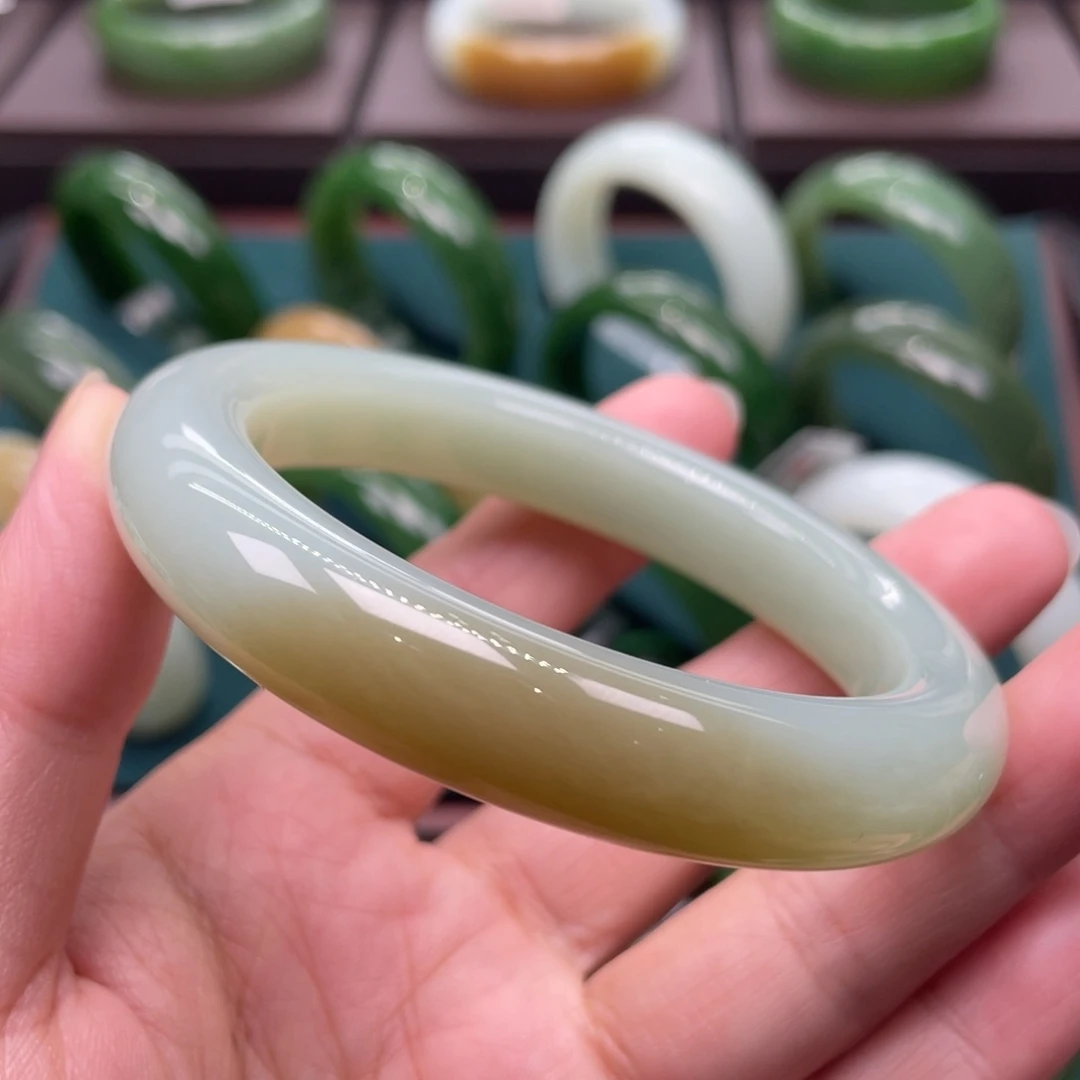 和田玉（糖玉）未镶嵌手镯