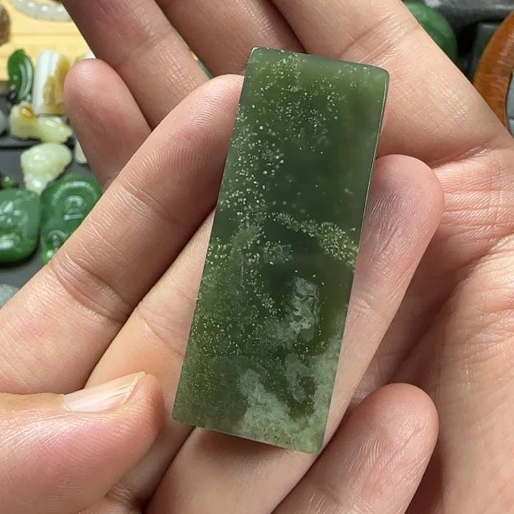 和田玉未镶嵌颈饰定制