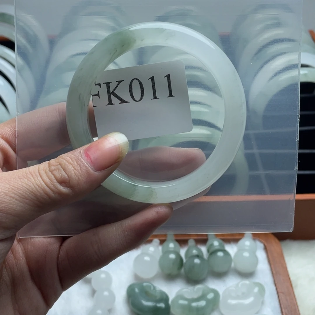 石英质玉（非洲翠）未镶嵌手镯