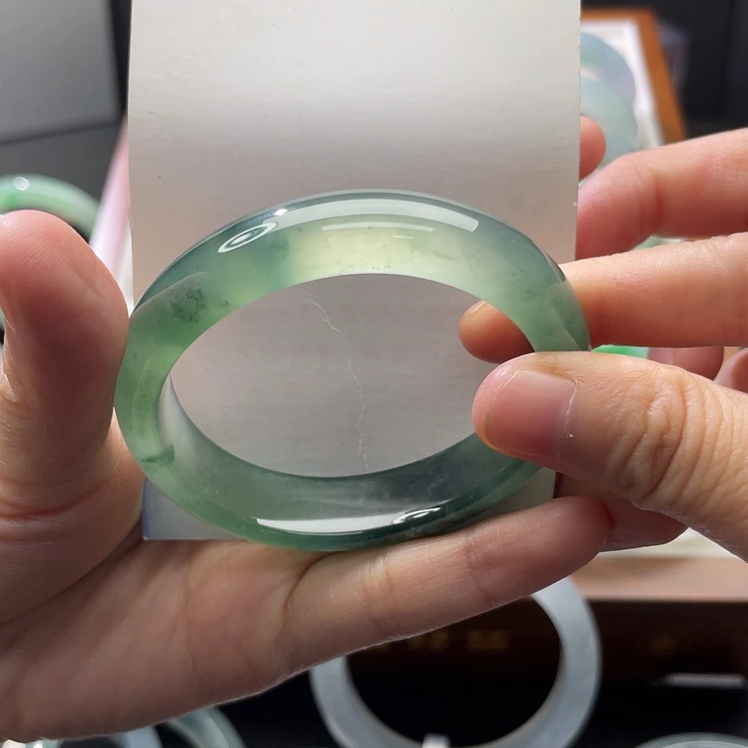 翡翠未镶嵌手镯51贵妃冰啤酒绿～显白高级