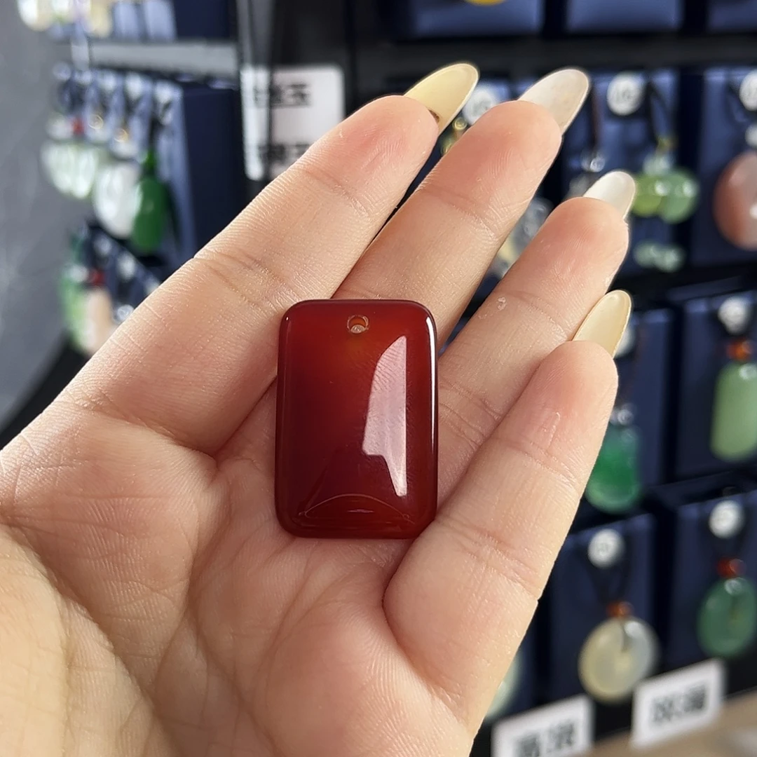 是****石英质玉未镶嵌颈饰