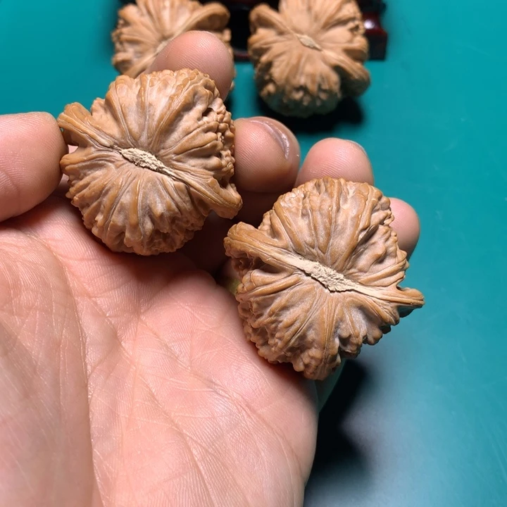 把件文玩核桃核**奶白狮子