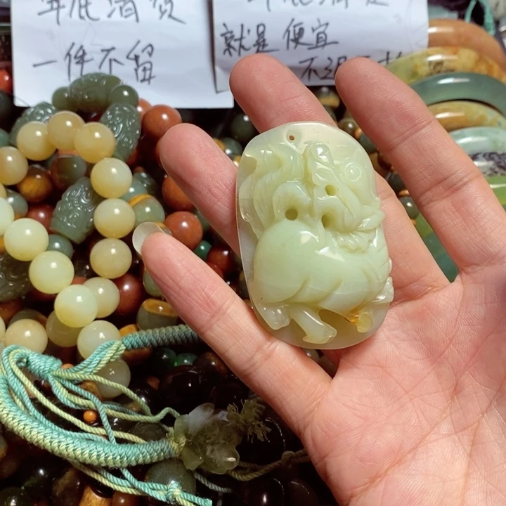 蛇纹石玉颈饰未镶嵌