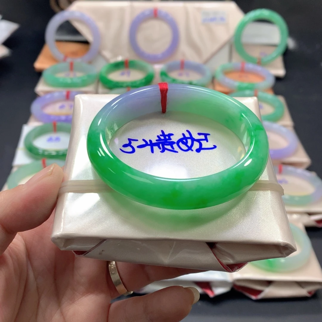翡翠未镶嵌手镯54贵妃