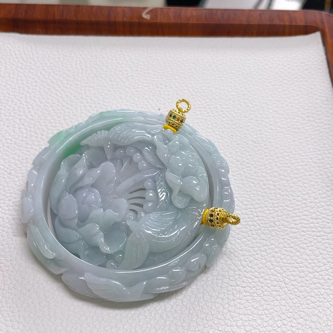 翡翠未镶嵌颈饰套镯