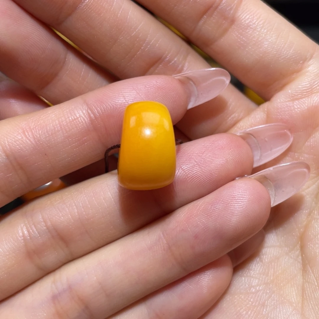 【闪购商品】琥珀裸石未镶嵌马蹄