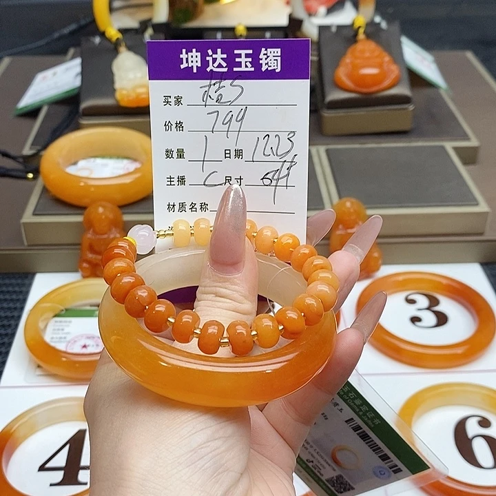 桔****石英质玉（黄龙玉）未镶嵌手镯