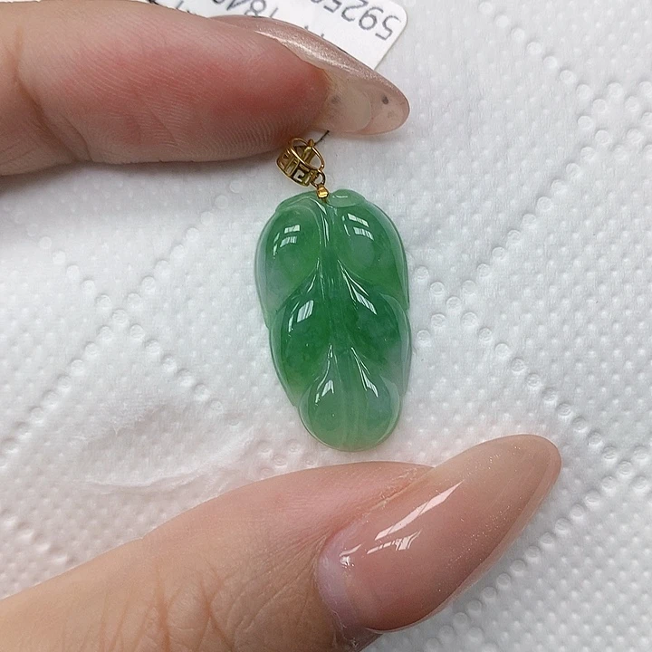 颈饰18K金镶嵌翡翠