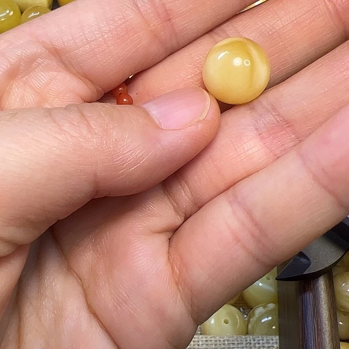 未镶嵌蜜蜡裸石天然原矿蜜蜡