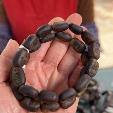 沉香手串乌身留疤红土9克卡0.9多样性发1条