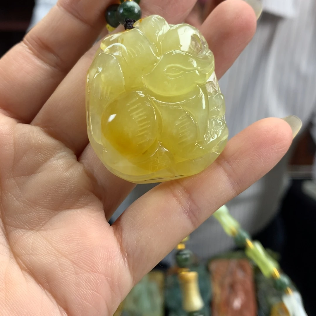 蛇纹石玉未镶嵌颈饰
