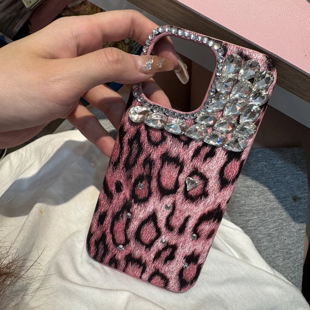 个性辣妹豹纹堆钻适用于iPhone15皮质16pro半包17promax壳