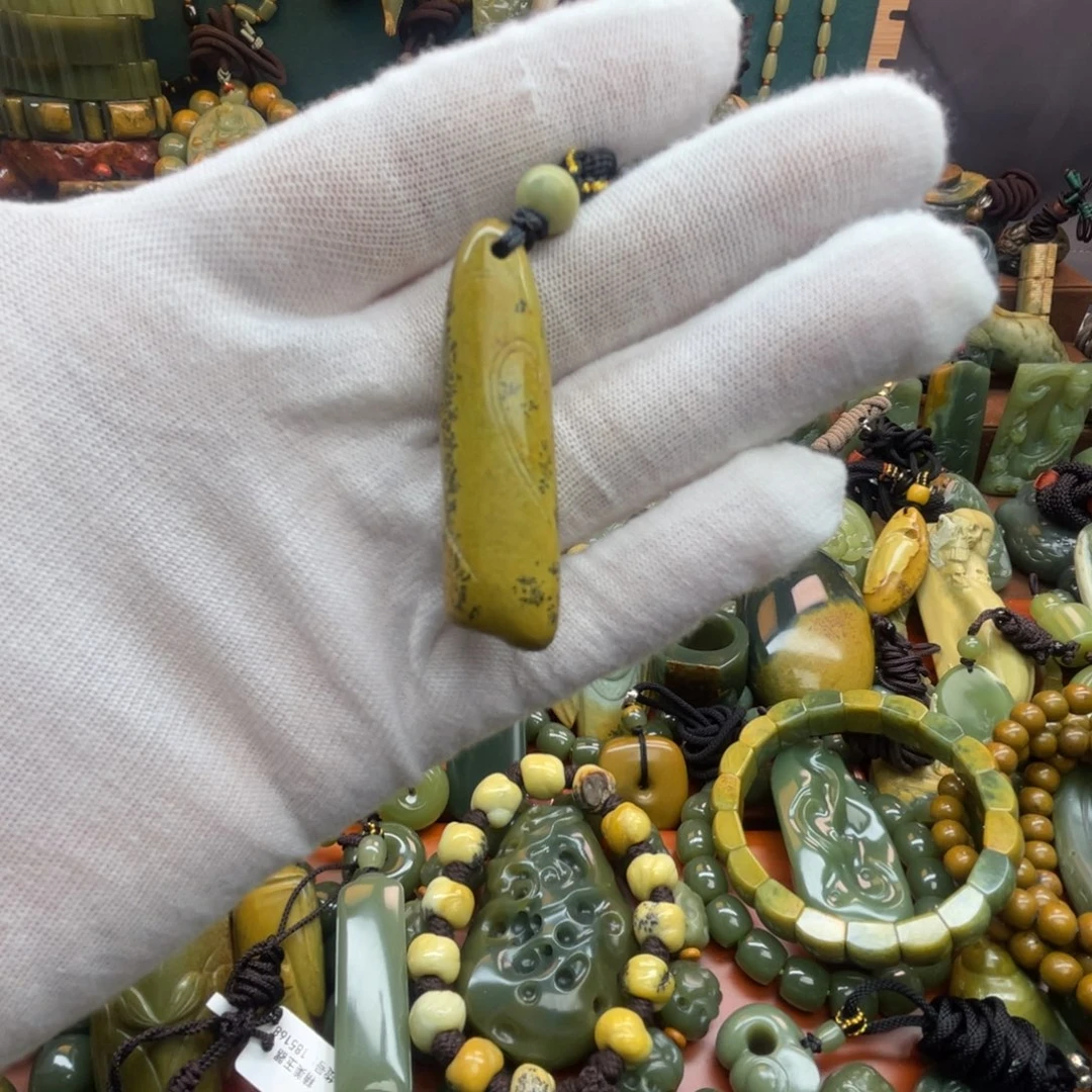 岫岩河磨玉（透闪石质玉）未镶嵌颈饰