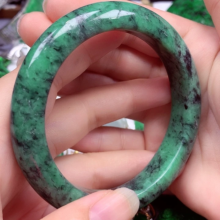 翡翠手镯未镶嵌翡翠手镯