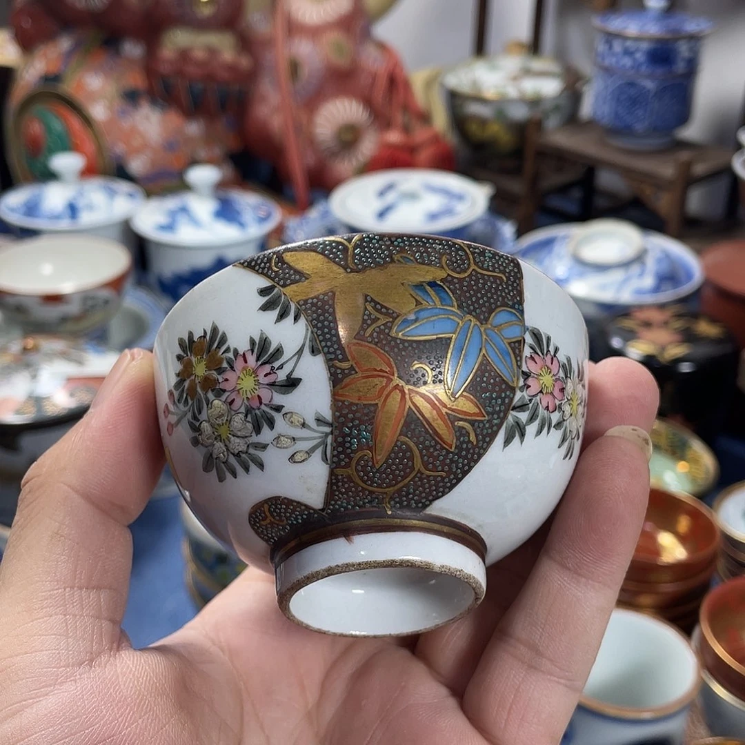 每****瓷器制作工艺精湛