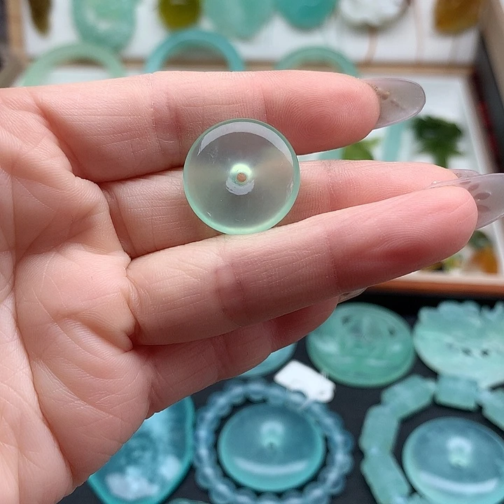 岫玉未镶嵌颈饰平安扣