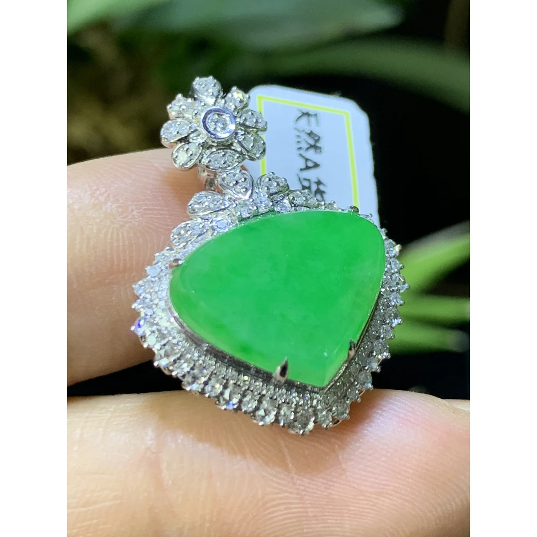 满色正阳绿爱心吊坠天然翡翠A货裸石：12*14.9*4.3mm闺蜜项链