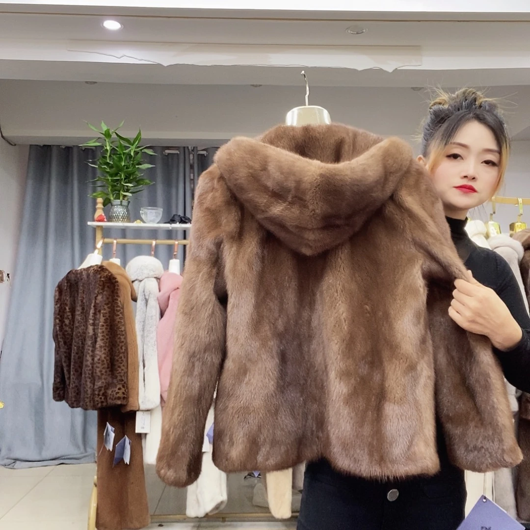 咖啡色衣长60短款帽穿105斤内