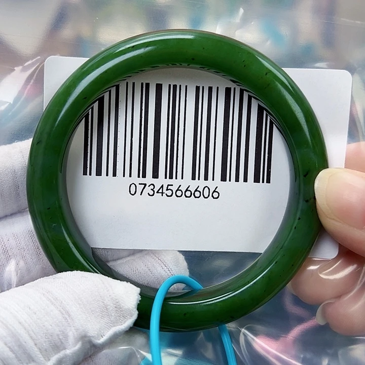 柳***柳和田玉未镶嵌手镯微瑕5859