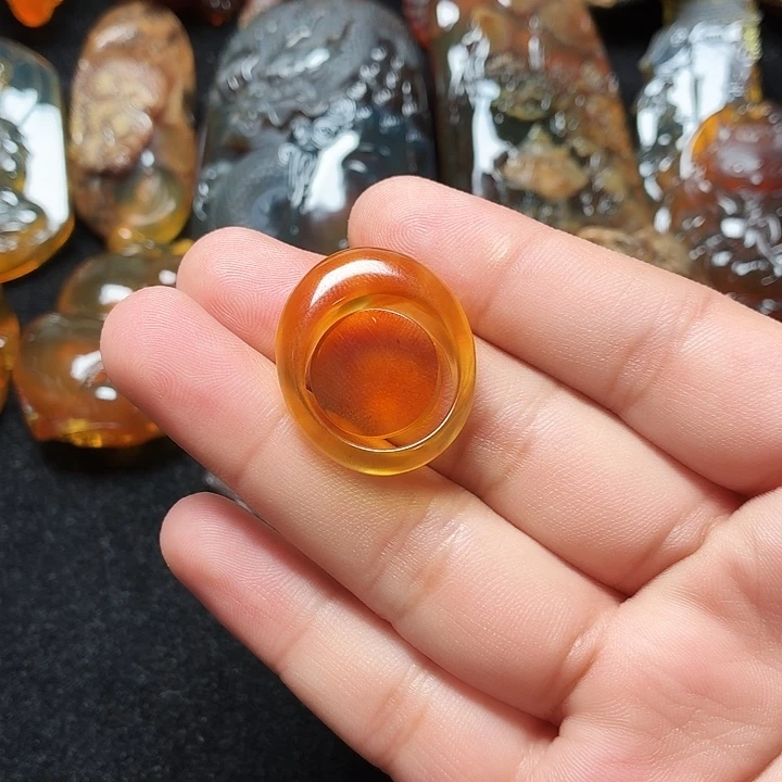 李****琥珀未镶嵌裸石17.*