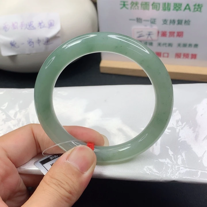 未镶嵌手镯（圆镯）翡翠5556