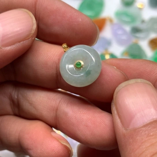 翡翠颈饰未镶嵌翡翠