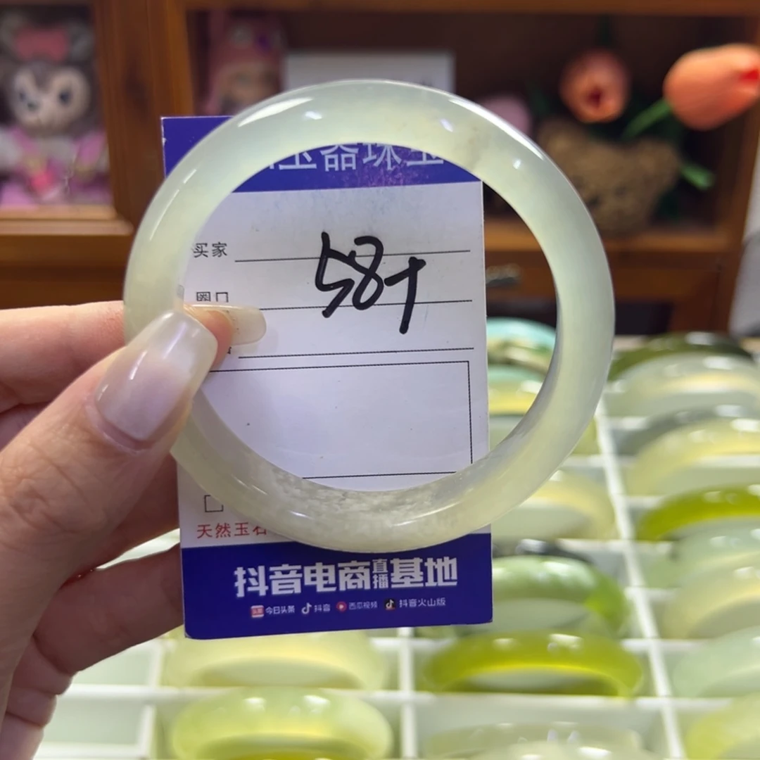 蛇纹石玉未镶嵌手镯300