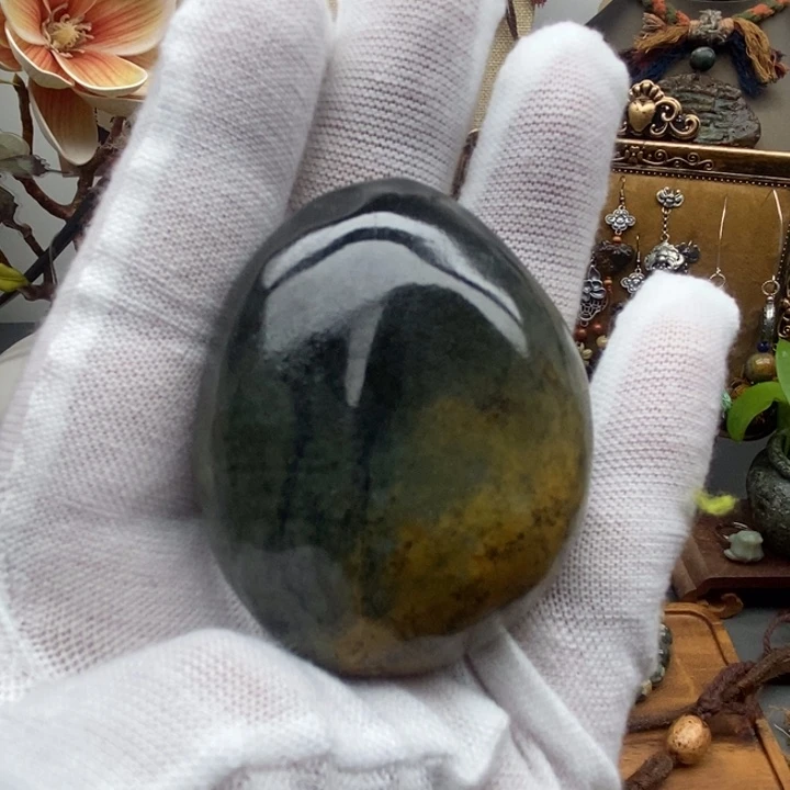 未镶嵌岫岩河磨玉（透闪石质玉）挂件