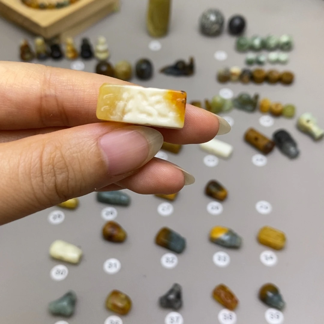 酋***长未镶嵌蛇纹石玉配饰