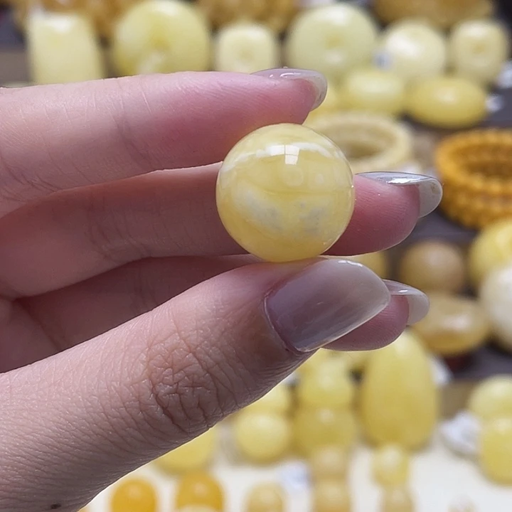 琥珀未镶嵌裸石17.1mm瑕