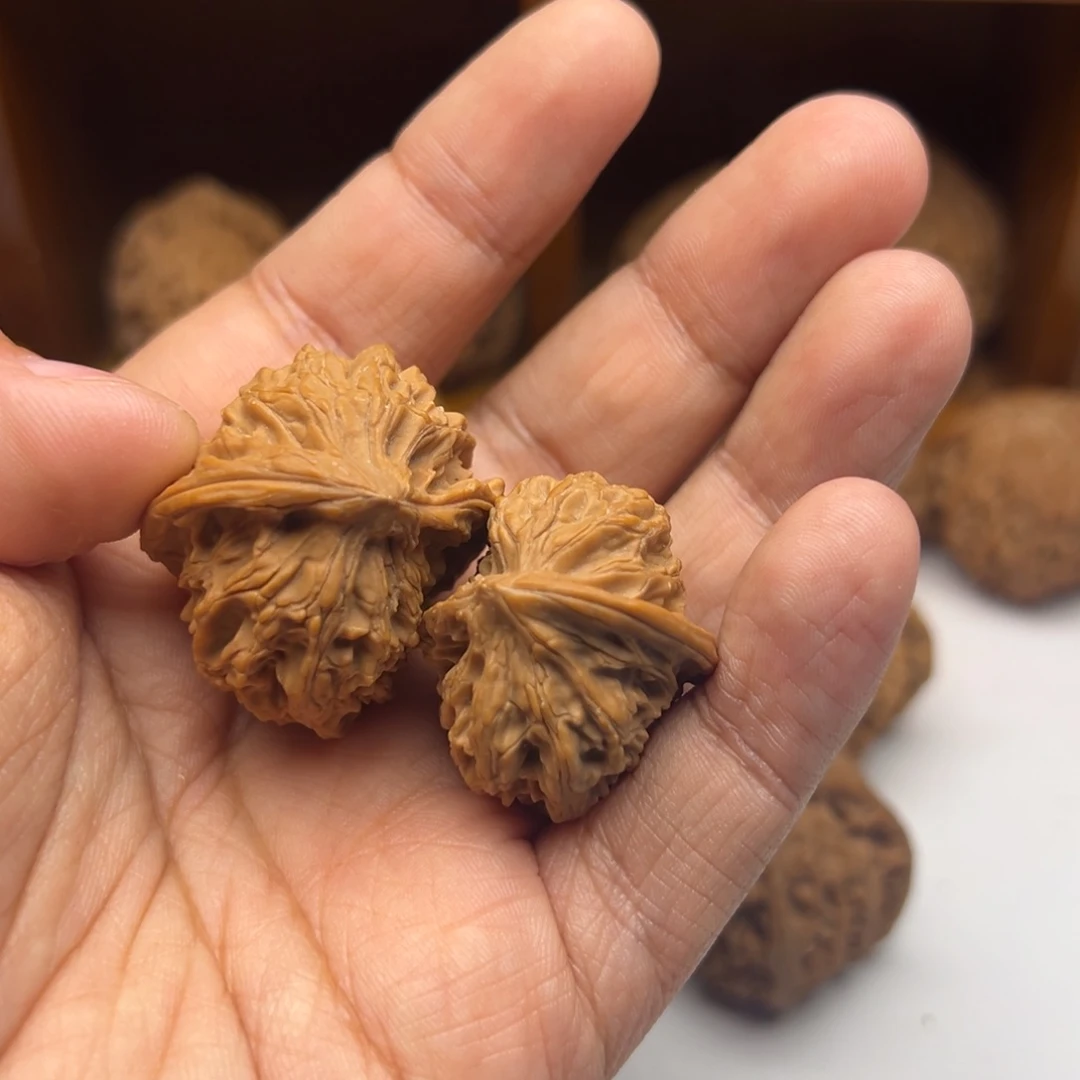 文玩核桃吊坠半壁异形全品一大一小