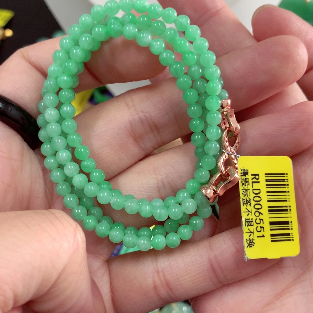 翡翠未镶嵌颈饰……