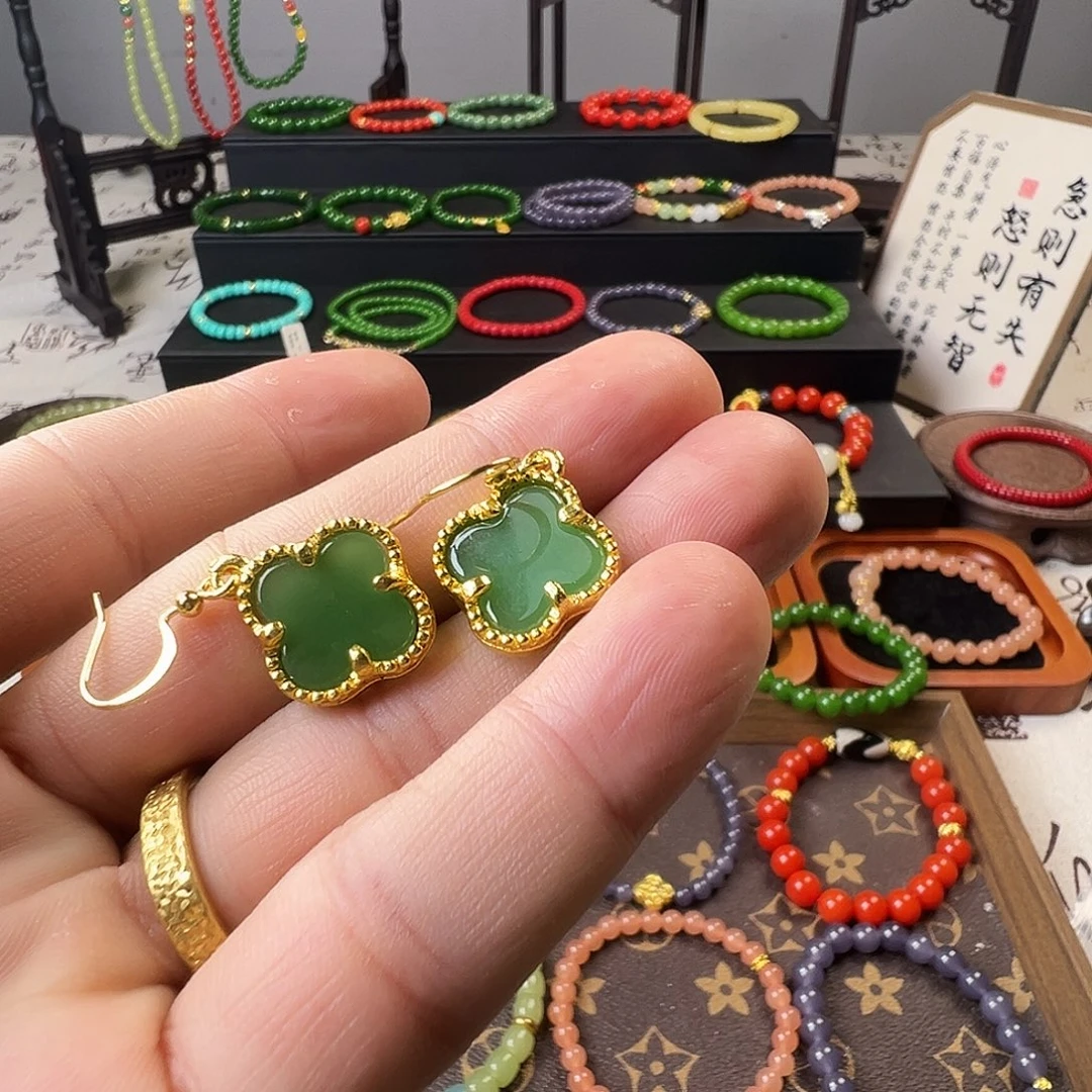 和田玉（碧玉）未镶嵌耳饰四叶草