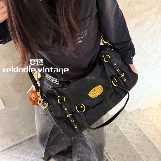 95新 MIU MIU/缪缪 复燃精选/黑金荔枝纹邮差包