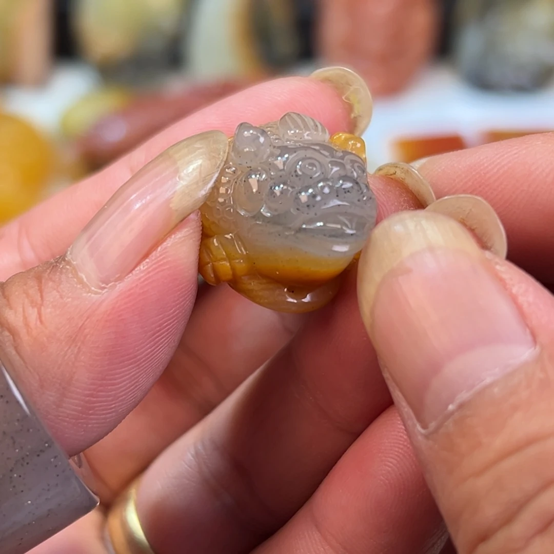 石英质玉（黄龙玉）合金颈饰