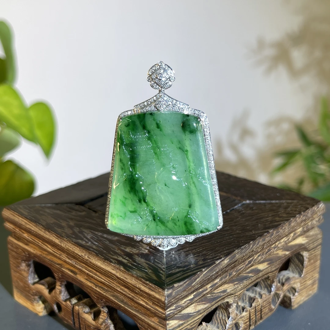 JTB17-187 天然缅甸A货翡翠 18K含钻镶嵌山水牌