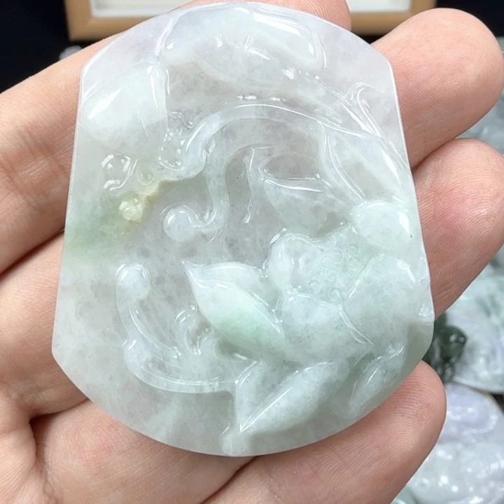 翡翠挂件未镶嵌翡翠