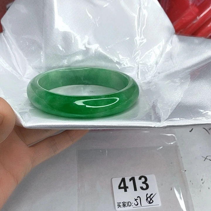 翡翠未镶嵌手镯一图一物实物为准（微瑕处理）