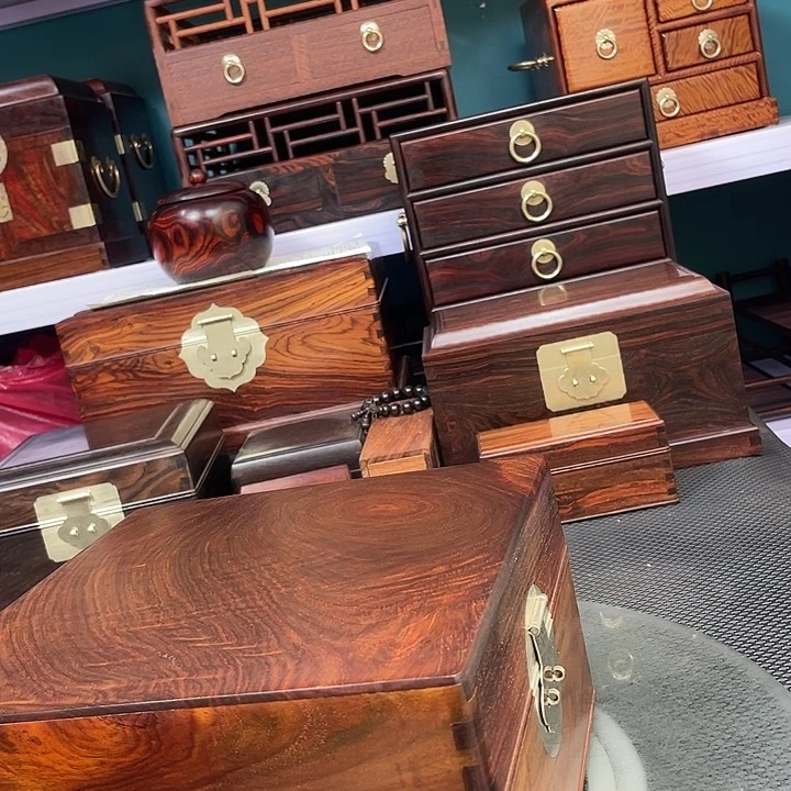 木老红木盒子一个