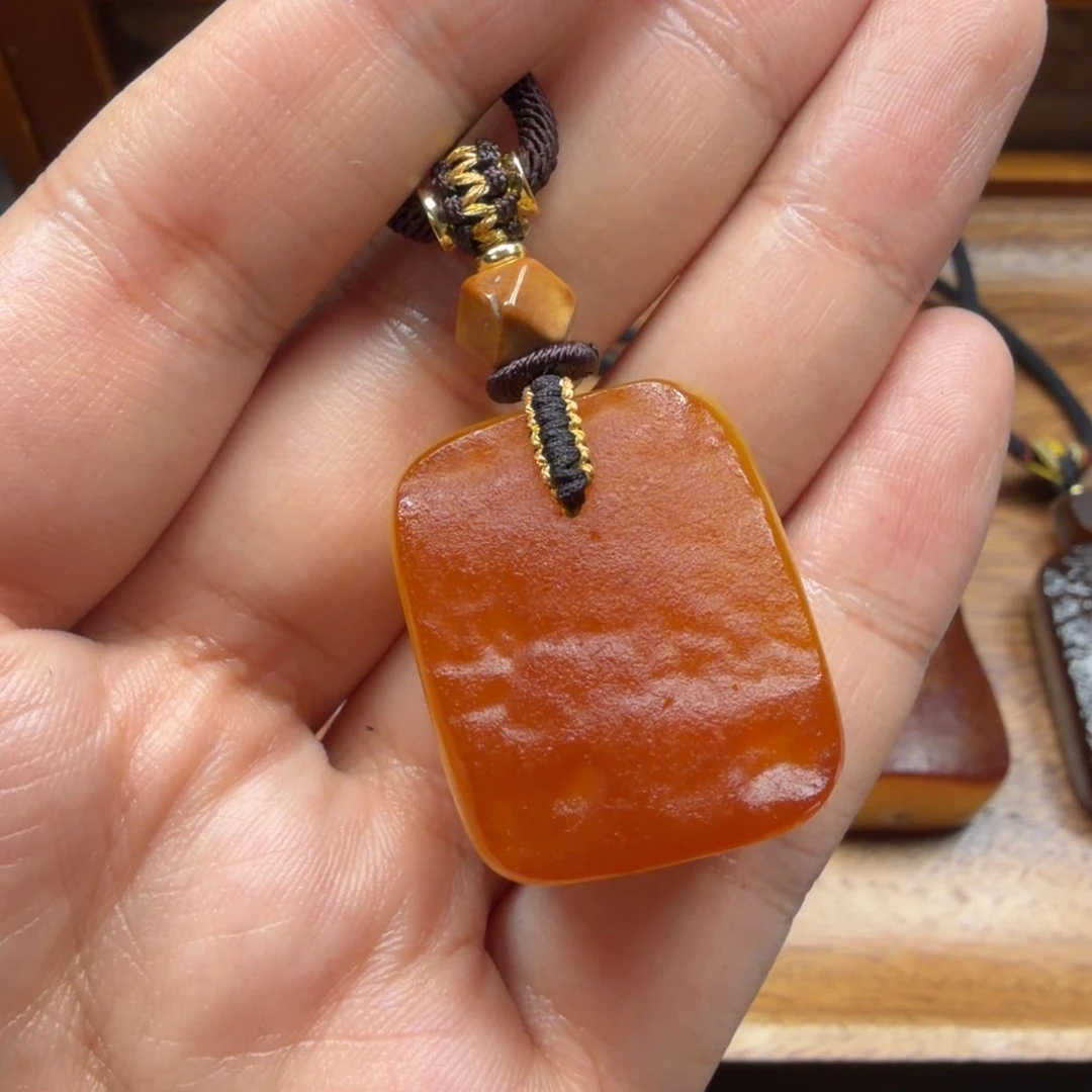 琥珀未镶嵌吊坠(赠链)