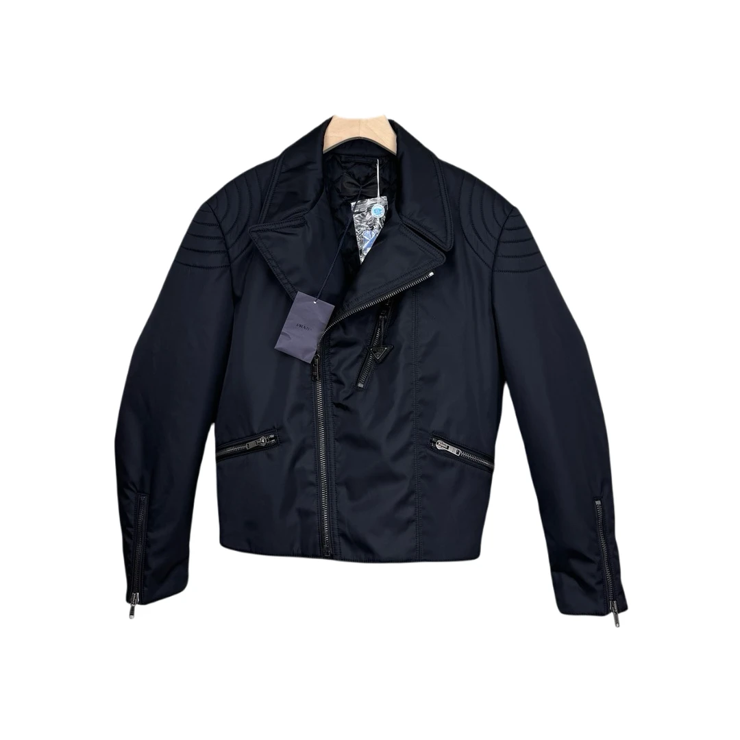 全新未使用 Prada/普拉达 黑色尼龙棉服背后三角钢标专柜价23000