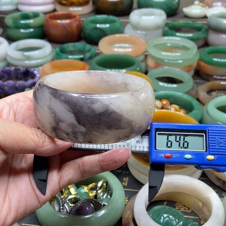 石英质玉手镯未镶嵌