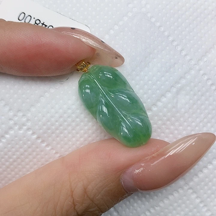 颈饰18K金镶嵌翡翠