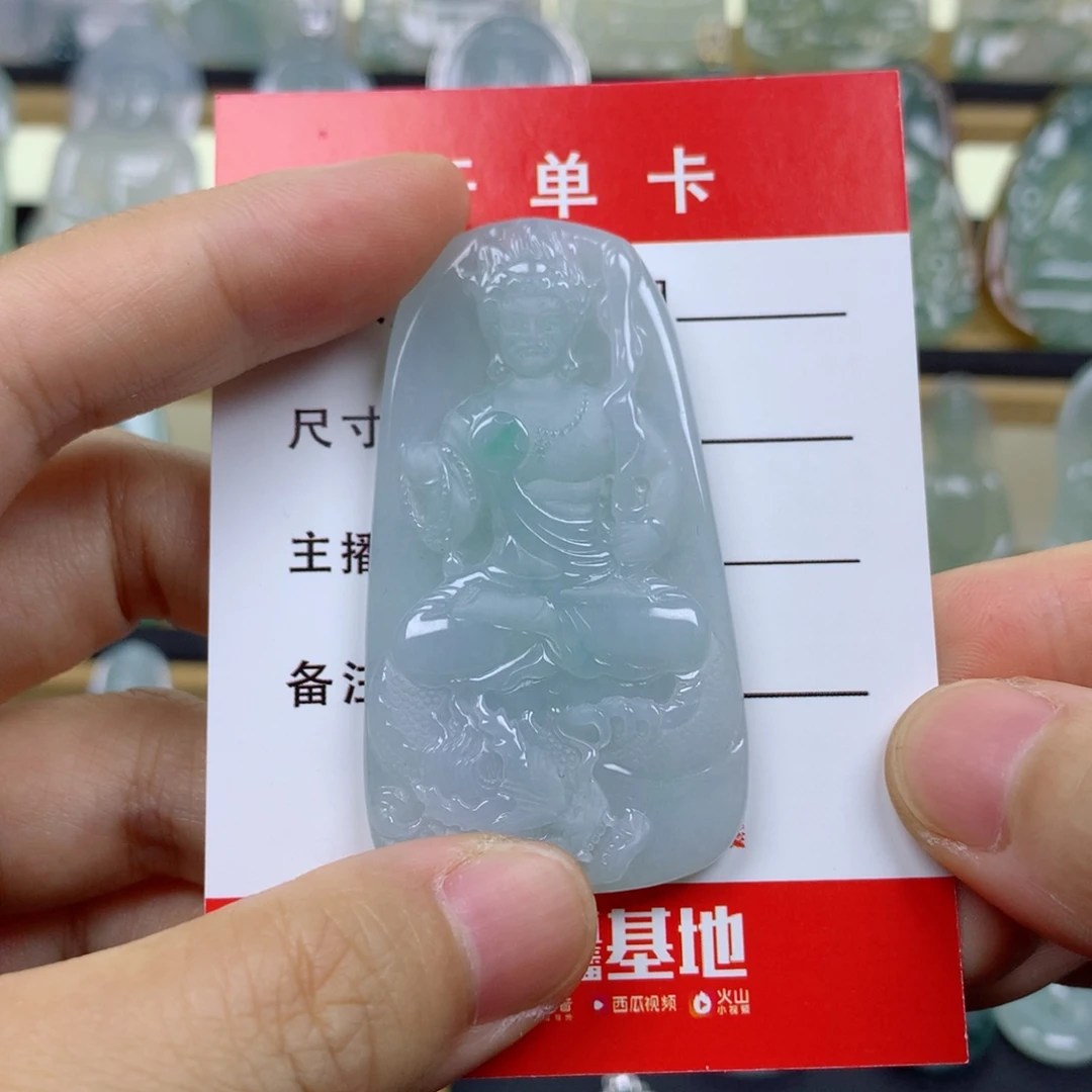 翡翠未镶嵌颈饰不动明王