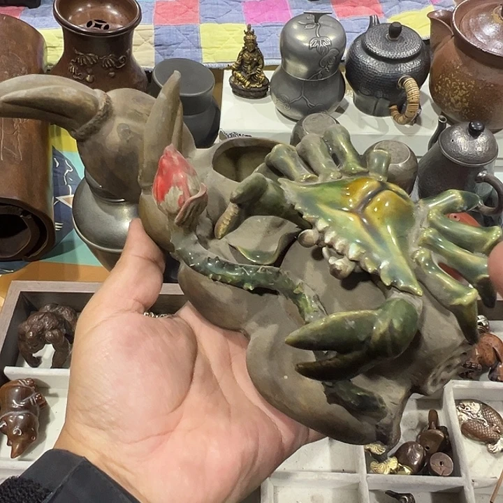 南***战绿泥紫砂摆饰的中古回流