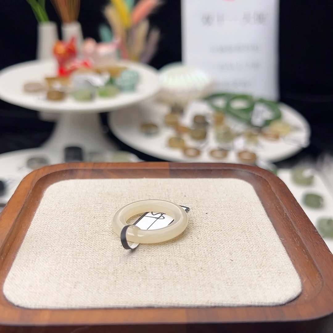 和田玉（糖玉）未镶嵌戒指k69 飘糖圆条 17.8 不退换