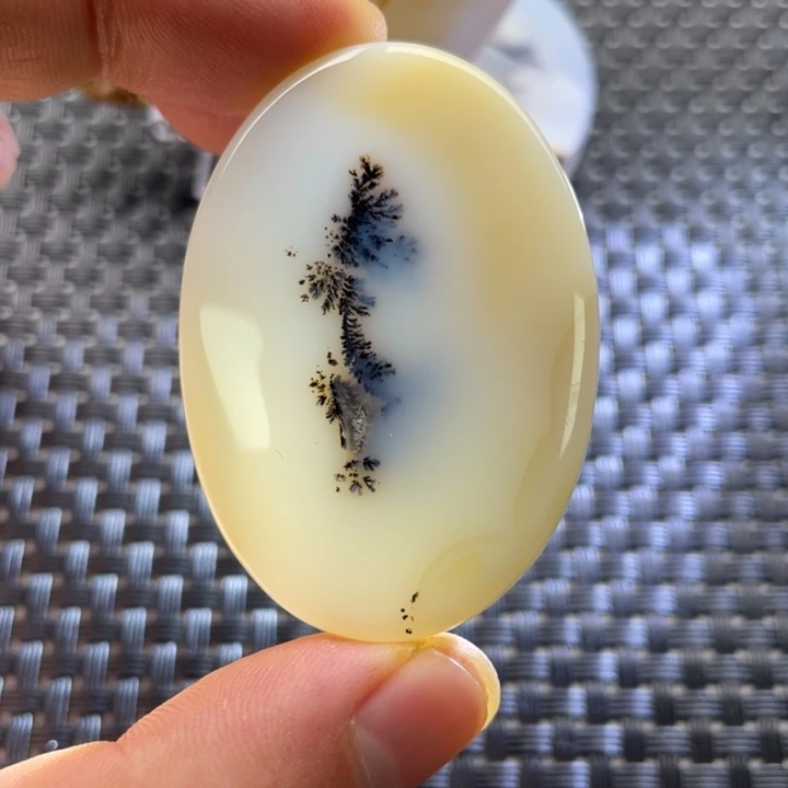 湖***。玛瑙/玉髓未镶嵌颈饰