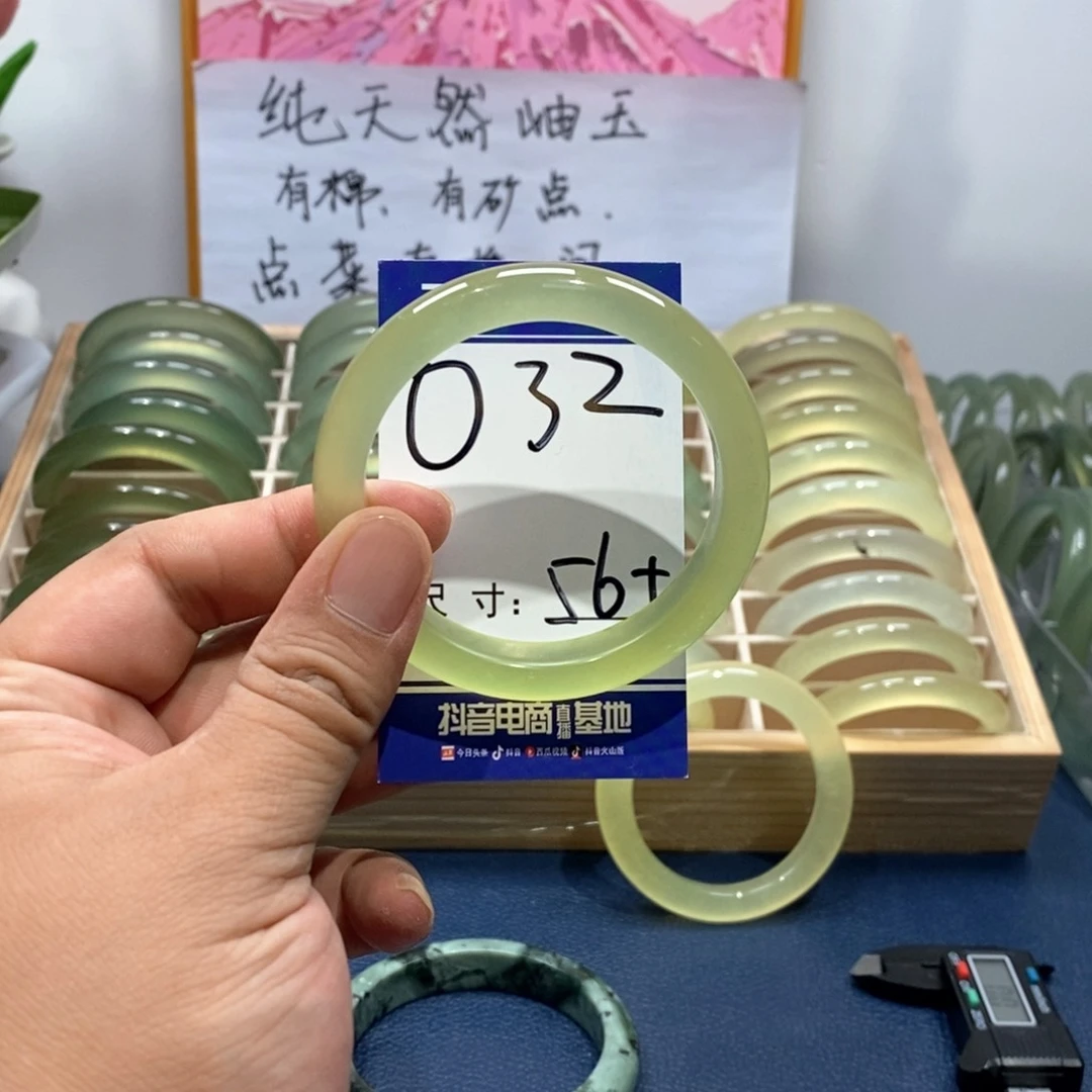 蛇纹石玉未镶嵌手镯清**人手镯